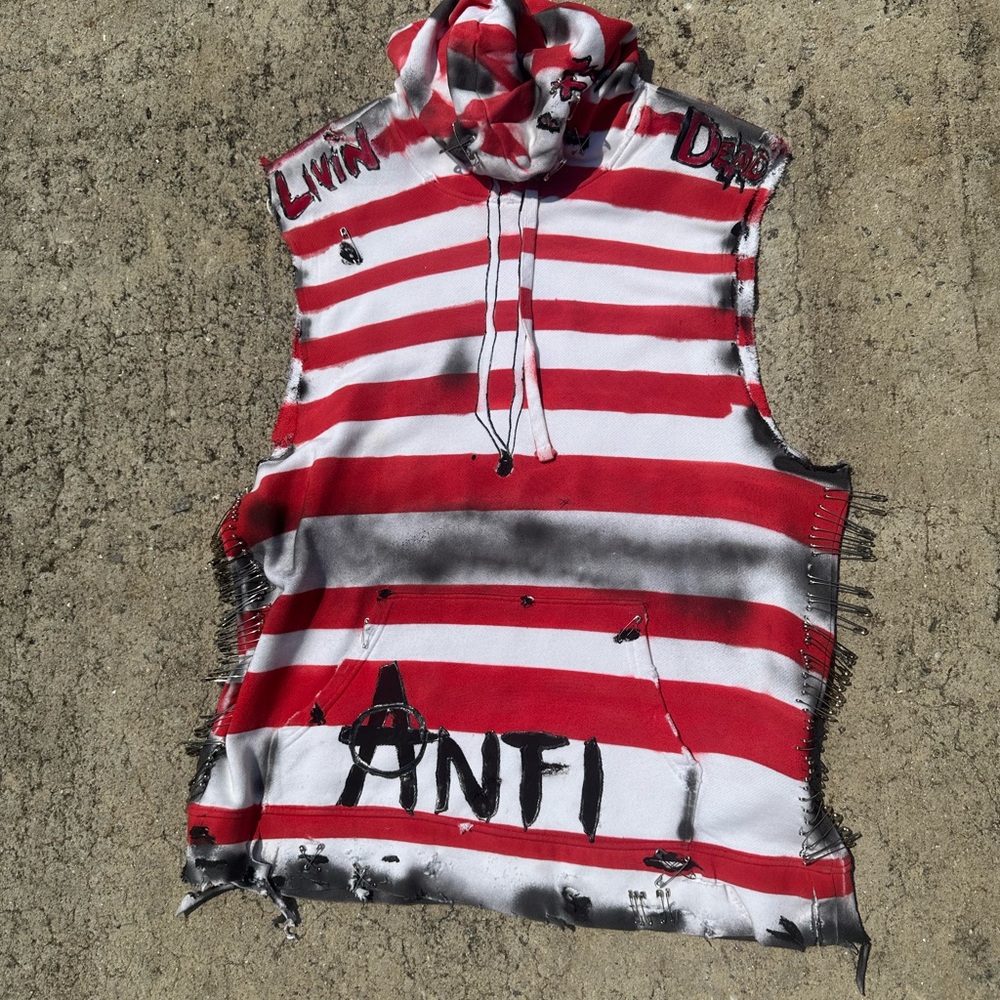Striped Sleeveless Hoodie with Graffiti Design